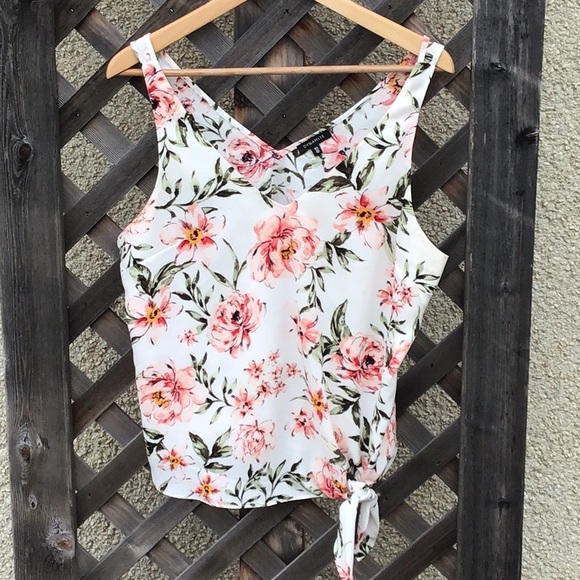 Dynamite Tops - Dynamite so pretty sleeveless top with side tie